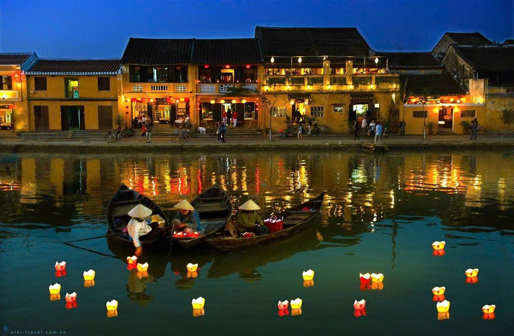 COCONUT BASKET BOAT, HOI AN ANCIENT TOWN, BOAT TRIP AND RELEASE LANTERN