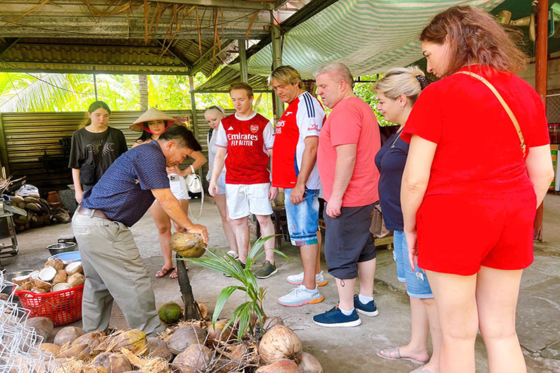 PRAWN CATCHING AND BEN TRE DAY TOUR FROM HCM